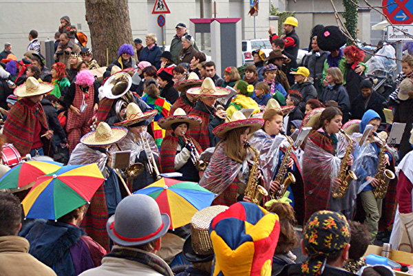 Beueler Wievverfastelovendszoch 2005 mit Brassrock