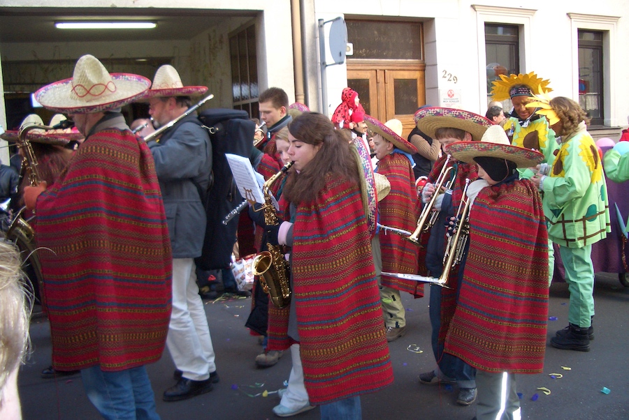 Brassrock auf dem Kessenicher Karnevalszug 2005, Foto: gonpix
