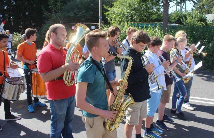 Parade zur Eröffnung von Pützchens Markt