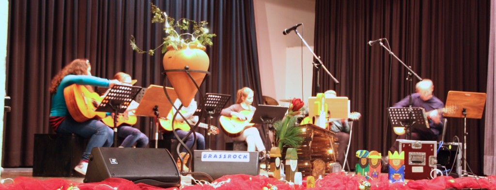 Das Gitarrenensemble unter Jürgen Bieler Foto: Orchester